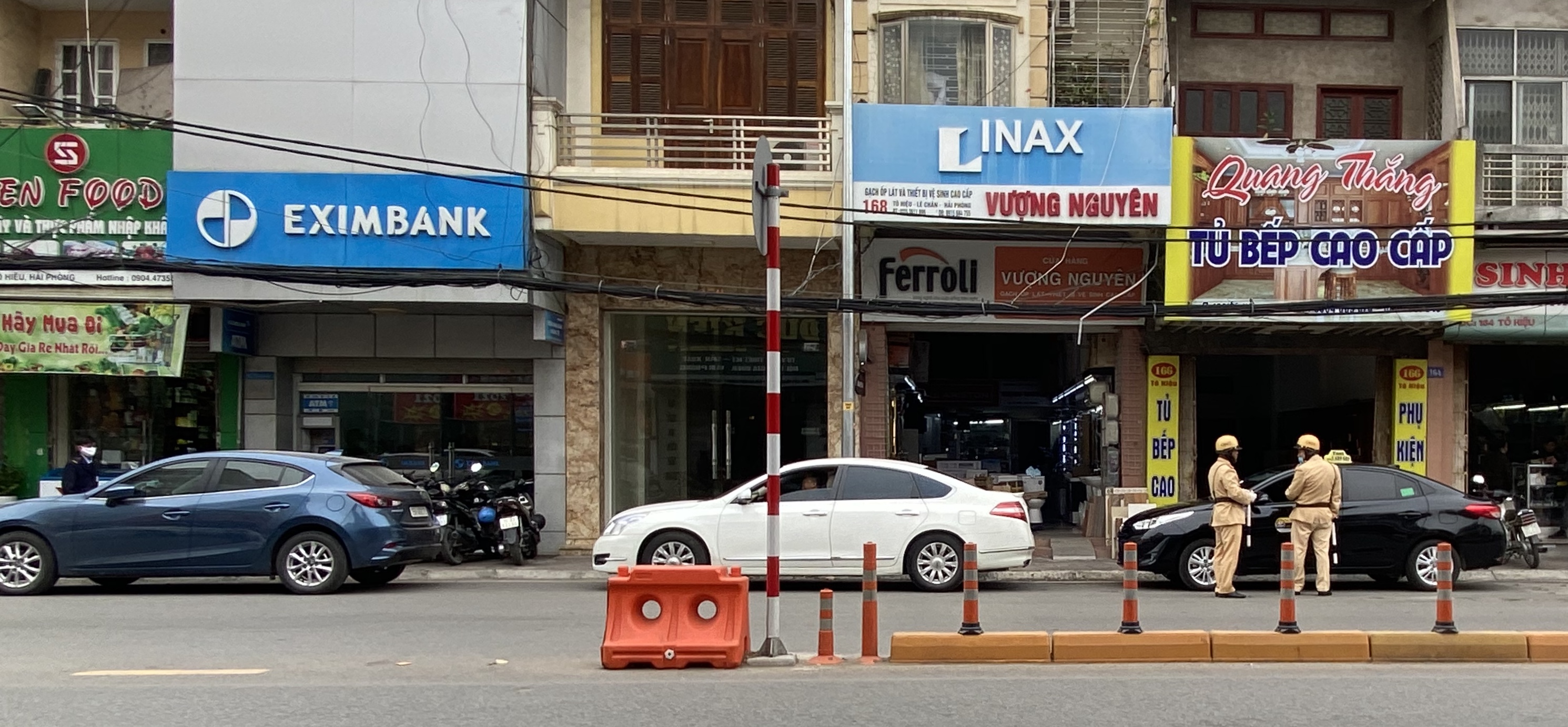 Cần nâng cao ý thức trong việc dừng, đỗ xe vào giờ cao điểm